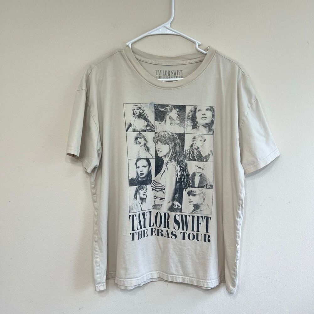 Taylor Swift The Eras tour Graphic Concert Tee Large Women